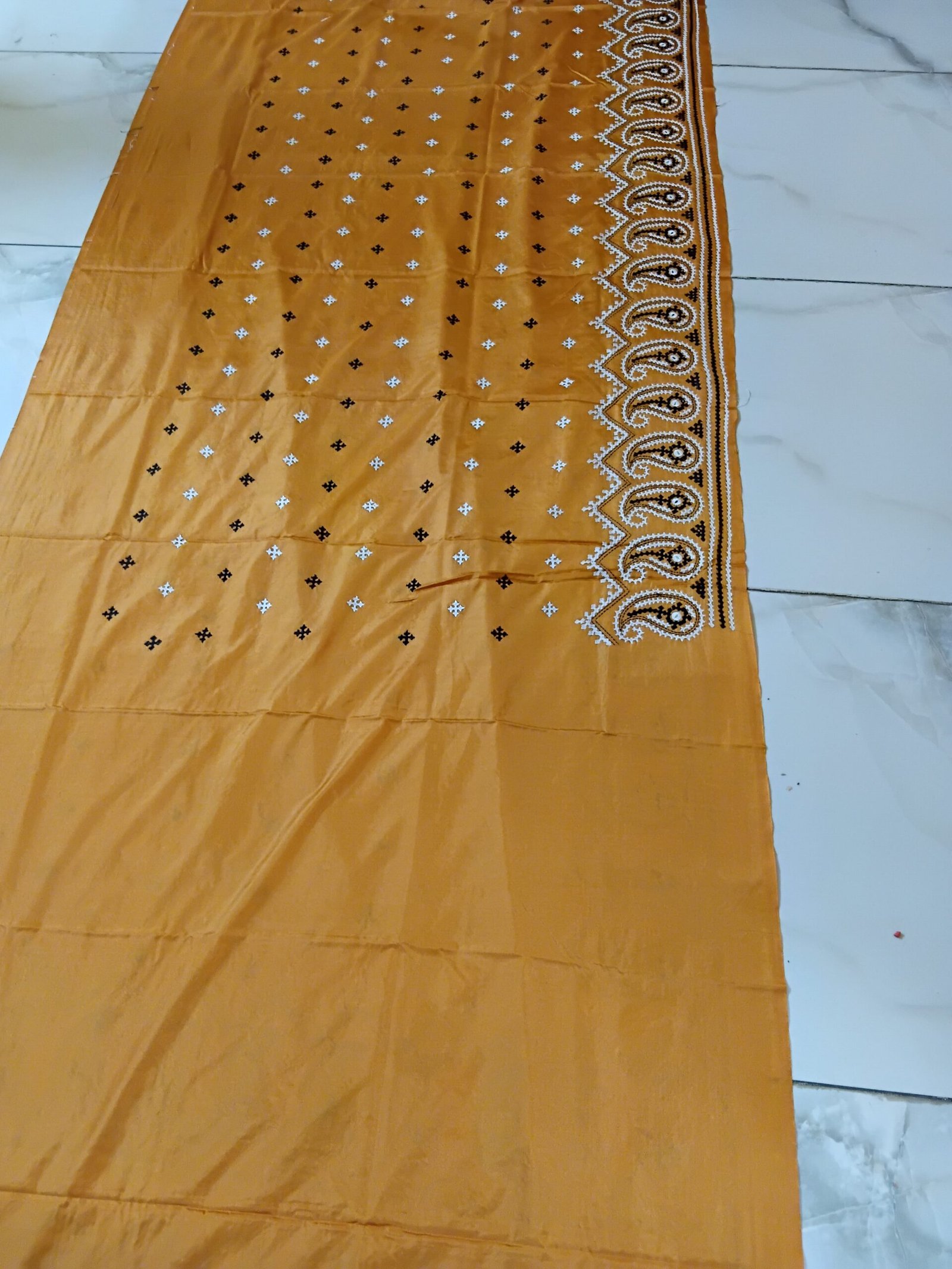 Orange Kalka Motif Gujarati Stitch Saree – Blended Bangalore Silk % Embroidered border detail of an orange Gujarati Stitch saree