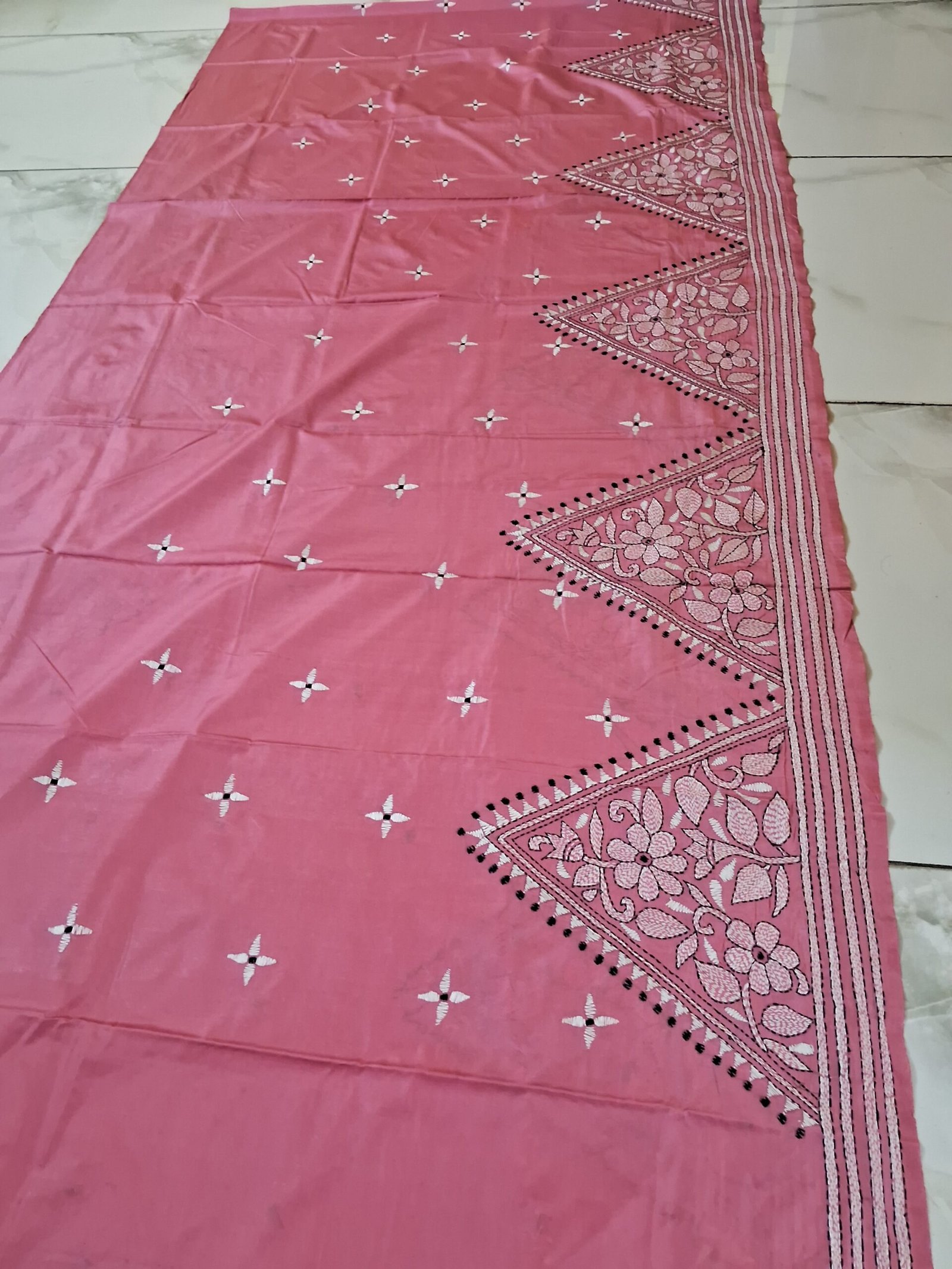 Pink Floral Kantha Stitch Saree on Blended Bangalore Silk % Close view of floral Kantha embroidery on pink saree